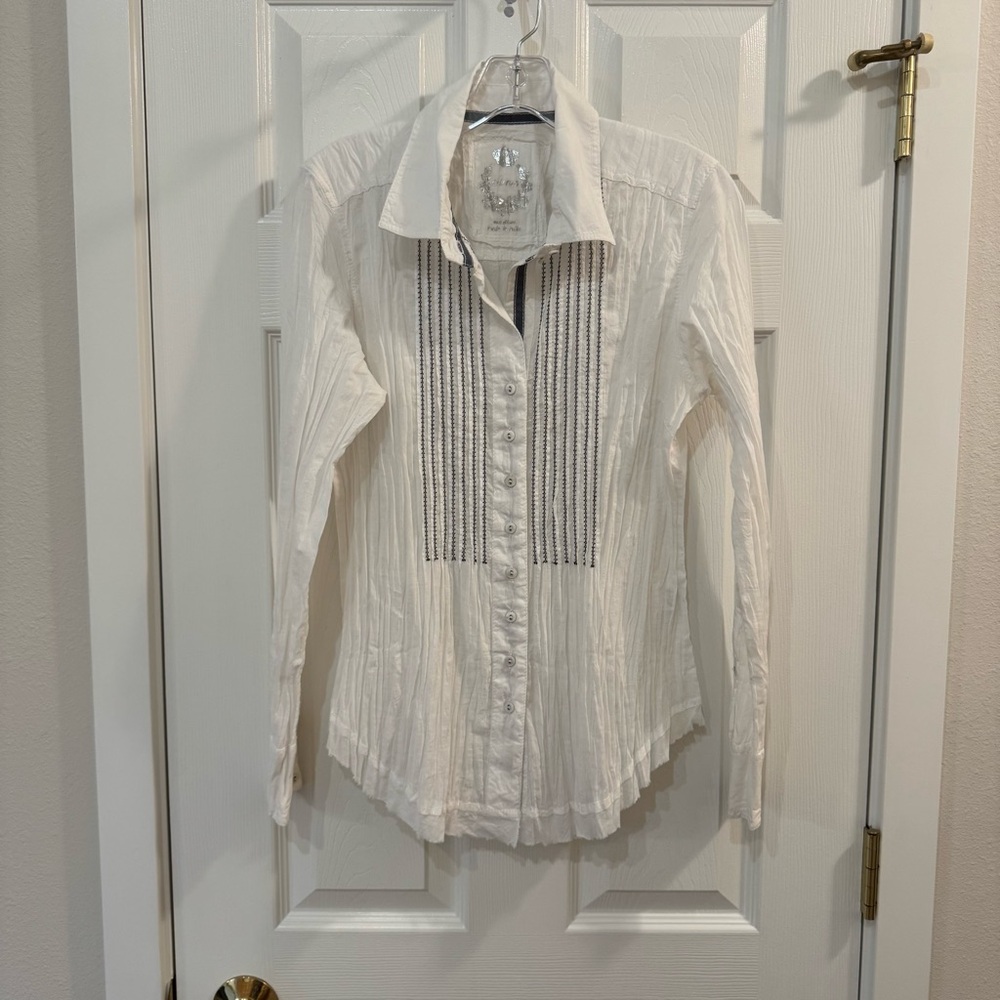 Women’s Sundance Catalog “Pretty in Pleats” Long Sleeve Pleated Shirt